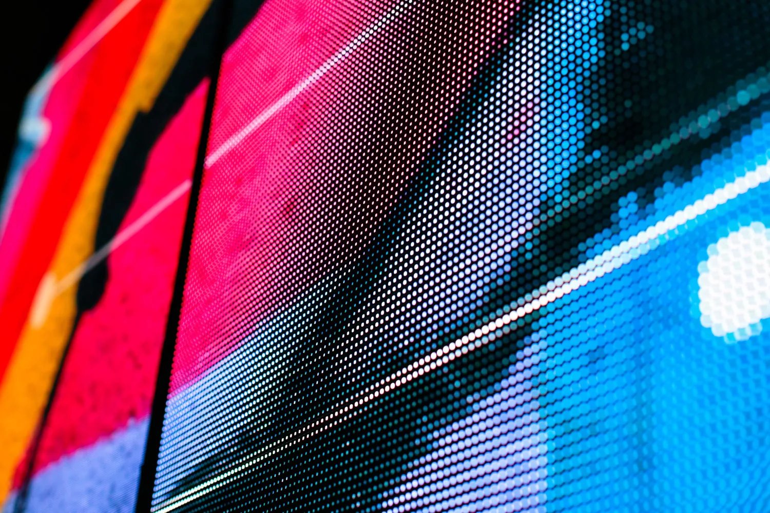 Nahaufnahme der LED-Module mit bunten Testbildern